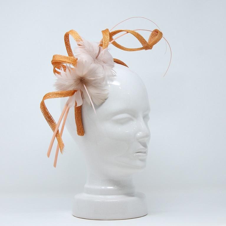 Wiener Modellhut, Fascinator aus Sinamay mit Federn